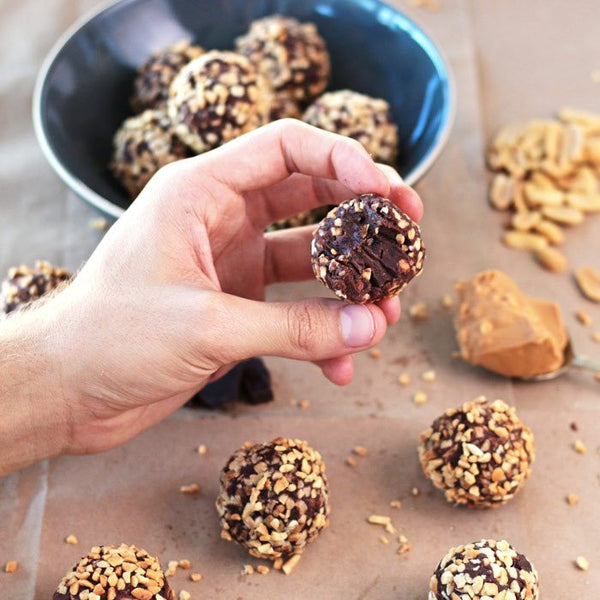 PEANUT BUTTER PROTEIN BALLS